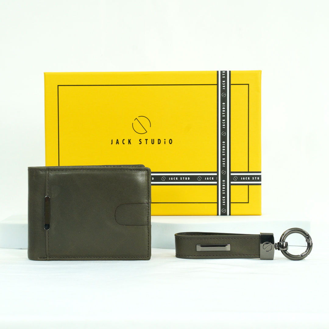 Leather Men’s Gift Set with Full Grain Wallet and Keychain – ROYAL Collection